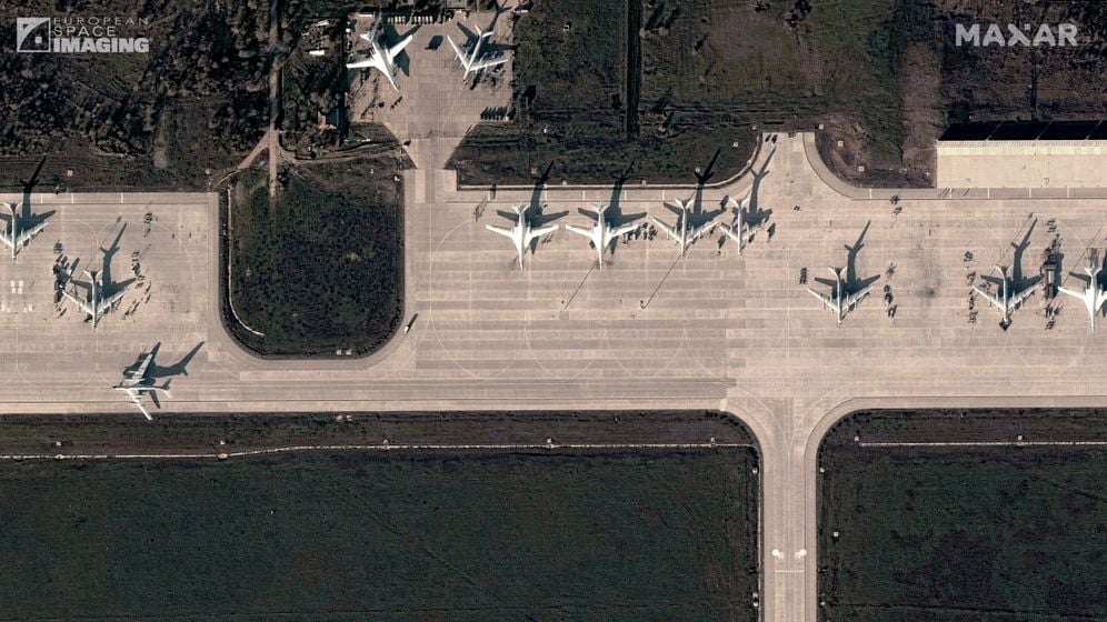 ЗМІ повідомляють про вибухи на російському військовому аеродромі: що відомо
