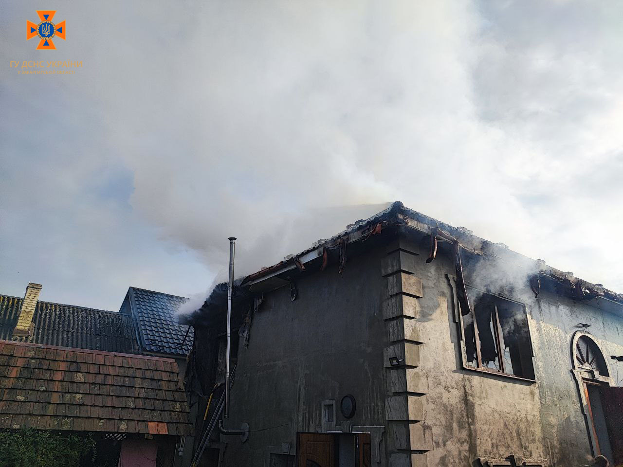 У селі на Мукачівщині загорівся будинок