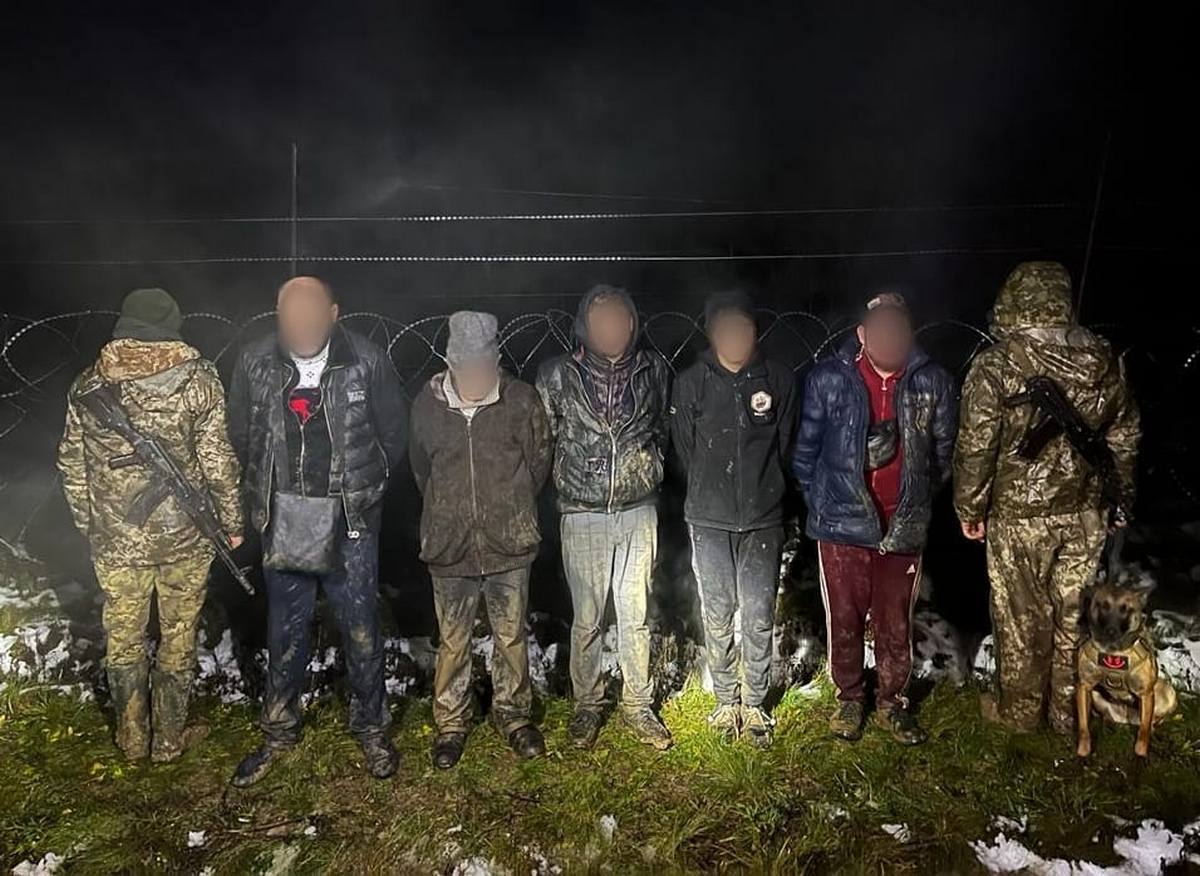 На кордоні за Словаччиною затримали 5 українців