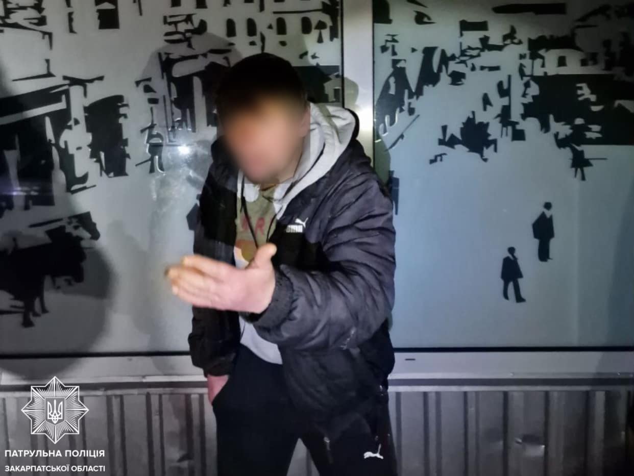 Затримано осіб, яких підозрюють у нападі на чоловіка в Ужгороді