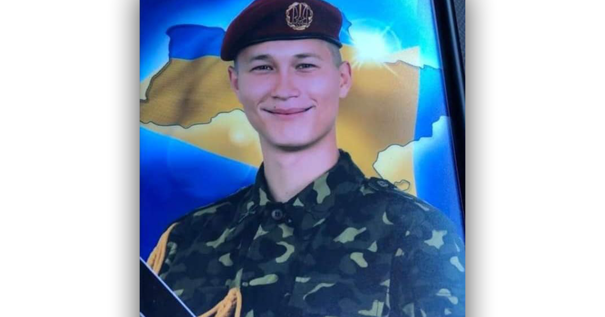 Сьогодні у Мукачеві поховають загиблого на війні Дмитра Савченка Сьогодні у Мукачеві поховають загиблого на війні Дмитра Савченка