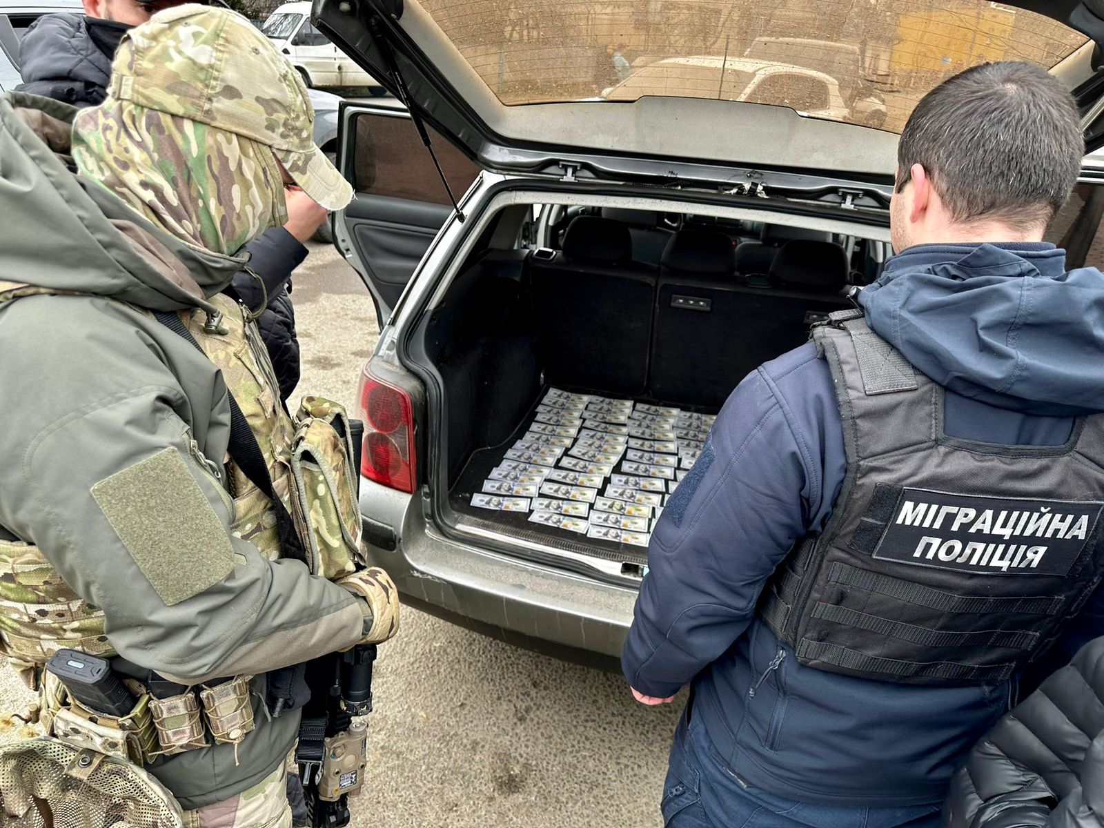 Поліція заблокувала канал незаконного переправлення через держкордон військовозобов’язаних Поліція заблокувала канал незаконного переправлення через держкордон військовозобов’язаних