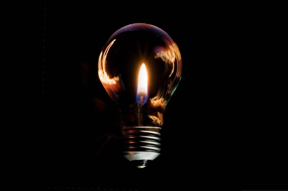 Скільки годин не буде світла у п’ятницю: графік відключення електроенергії на 10 лютого