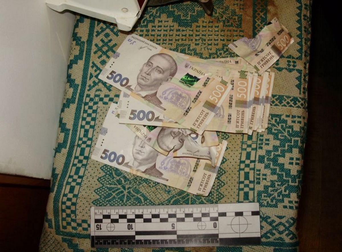 Жінка саме знімала гроші в терміналі: що трапилось у Мукачеві Жінка саме знімала гроші в терміналі: що трапилось у Мукачеві