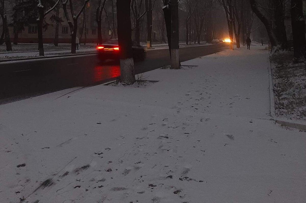 Найближчої ночі у Закарпатті прогнозують мокрий сніг та пориви вітру