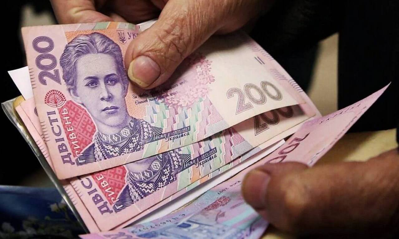 Хто з українців отримуватиме щомісячну доплату: яка сума і умови Хто з українців отримуватиме щомісячну доплату: яка сума і умови