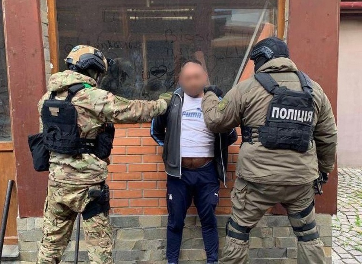 Поліція затримала чоловіка, який розповсюджував наркотики в Мукачеві Поліція затримала чоловіка, який розповсюджував наркотики в Мукачеві