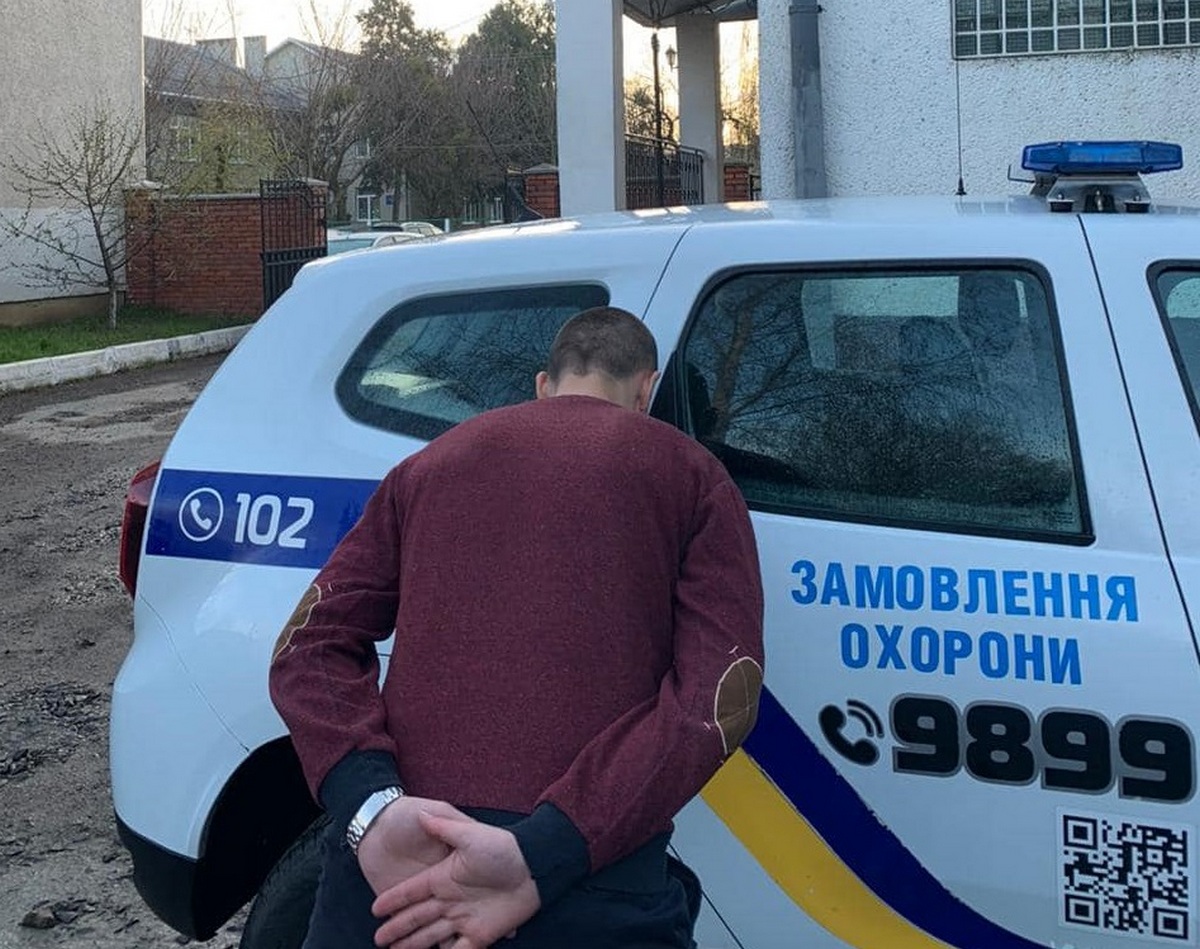 У поліції розповіли, що накоїв пʼяний чоловік на АЗС в Мукачеві