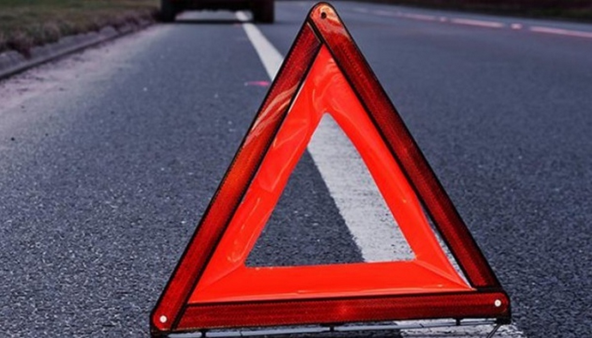 На Закарпатті трапилась аварія. Рятувальники визволяли людей з понівеченого авто На Закарпатті трапилась аварія. Рятувальники визволяли людей з понівеченого авто