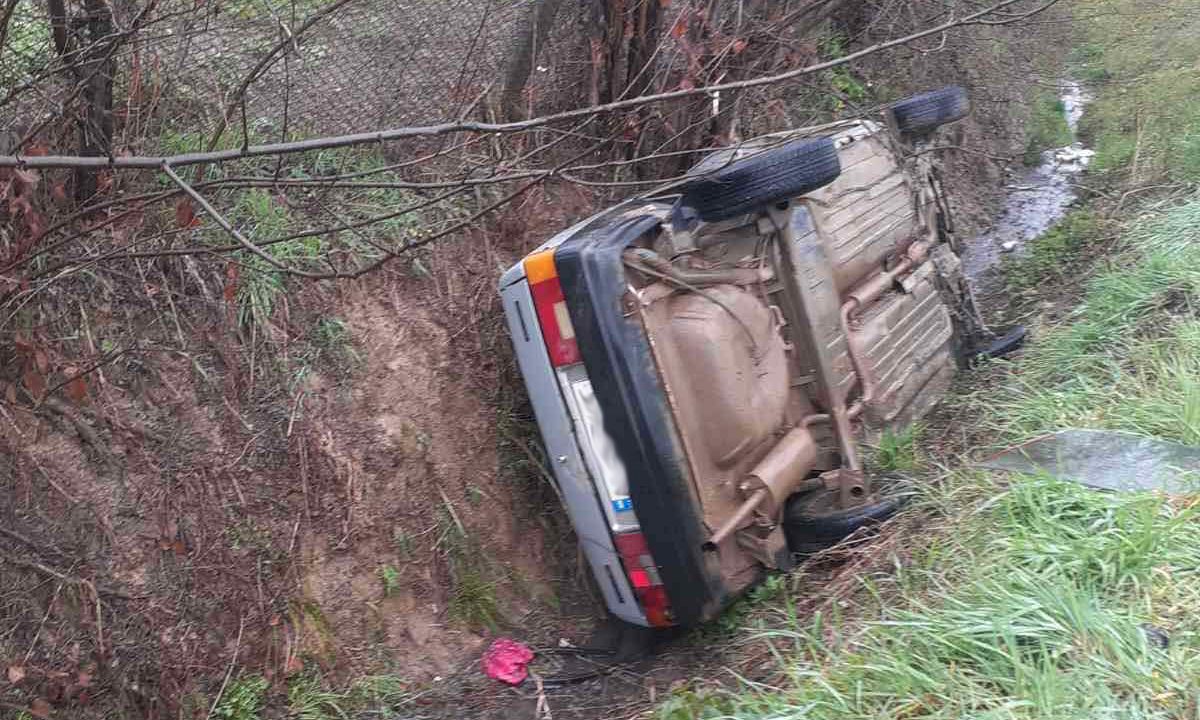 На Мукачівщині перекинулась автівка: трьох дітей доставили в лікарню на додаткове обстеження