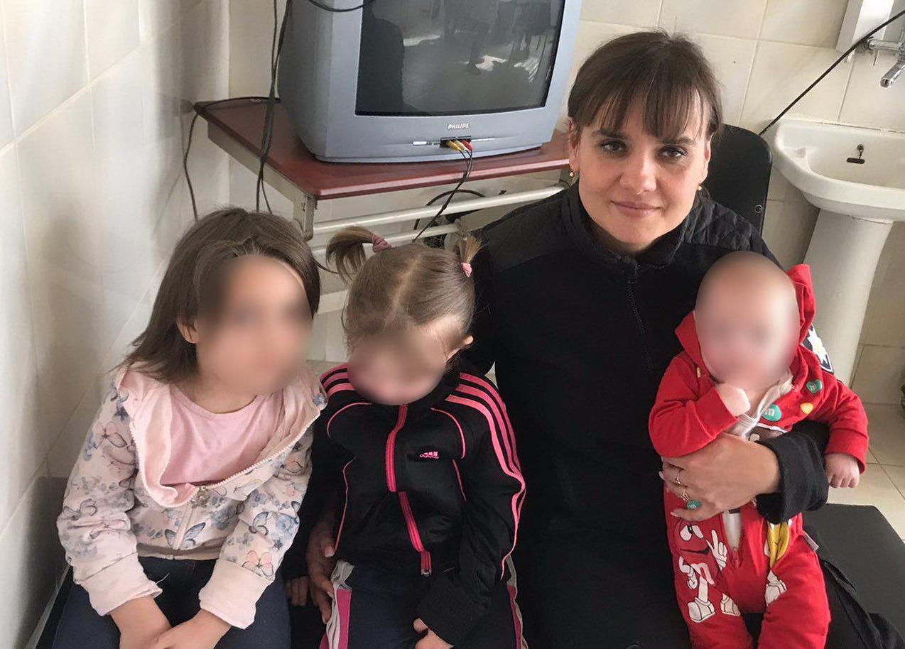 У Мукачеві через недогляд вилучили від матері трьох маленьких доньок