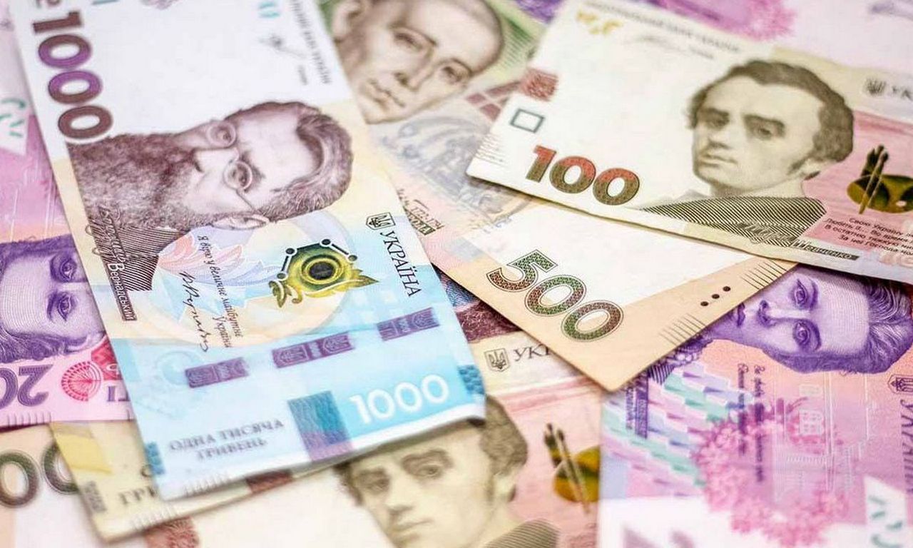 До 2 тисяч гривень: кому в Україні планують підвищити зарплату