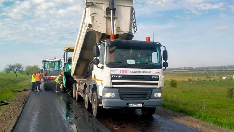 На Закарпатті почали ремонтувати відразу кілька доріг На Закарпатті почали ремонтувати відразу кілька доріг