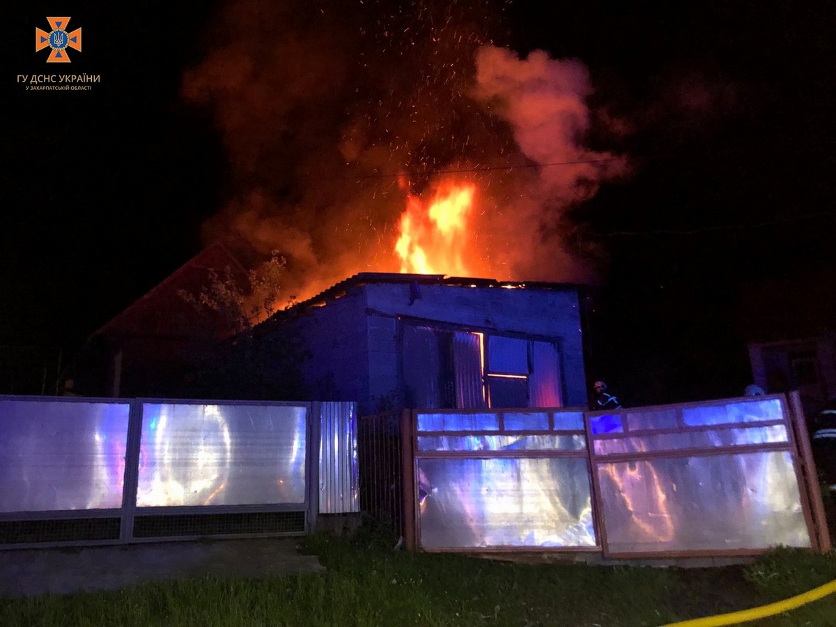 На Хустщині через морозильну камеру спалахнула пожежа На Хустщині через морозильну камеру спалахнула пожежа