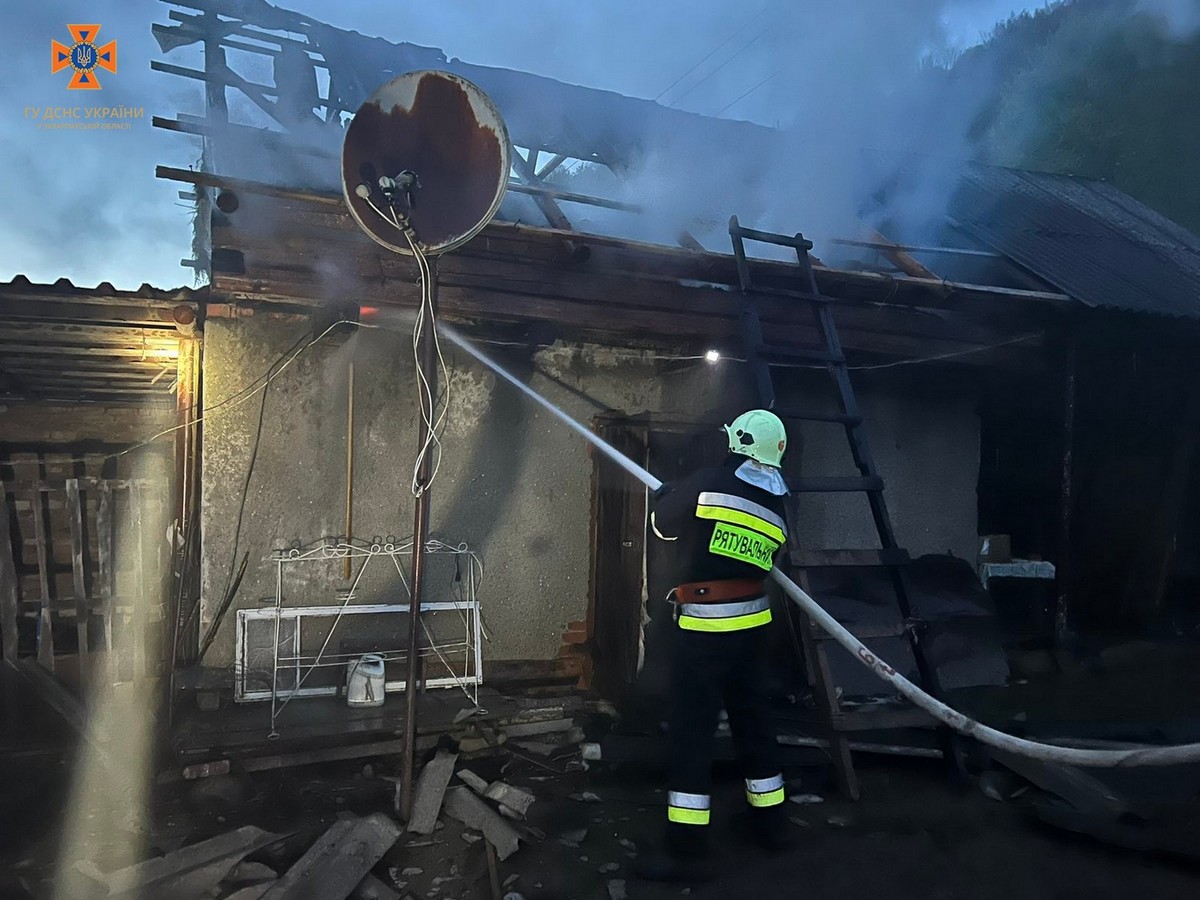 У селі на Ужгородщині гасили пожежу