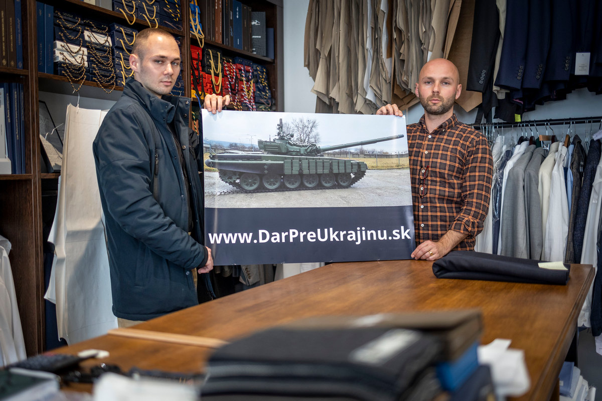 У сусідній Словаччині люди збирають понад мільйон євро на танк для України