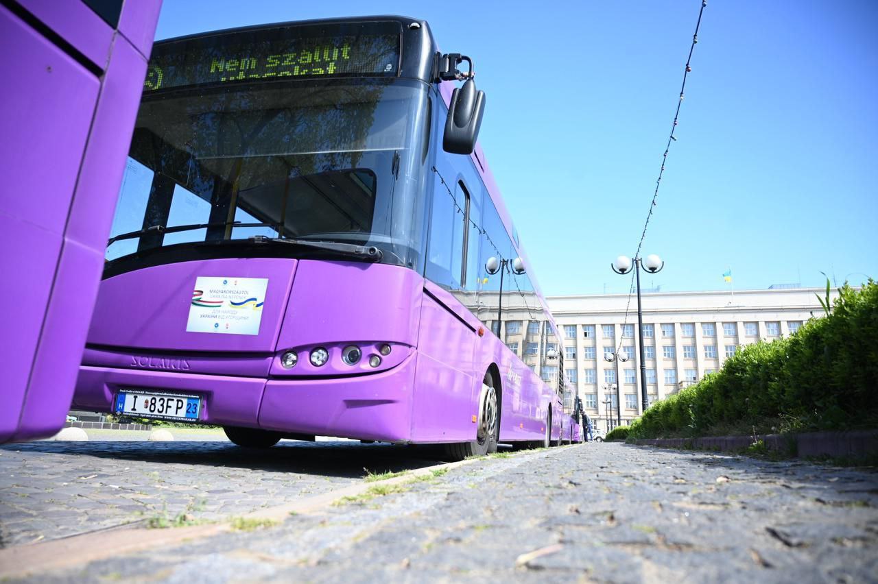 Закарпаття отримало 4 автобуси від угорських партнерів