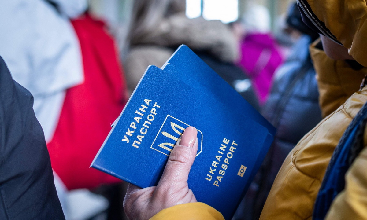Для українців, які виїхали за кордон: опубліковано важливу інформацію