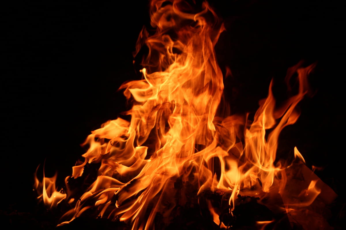 Загорілась літня кухня: поблизу Іршави спалахнула пожежа