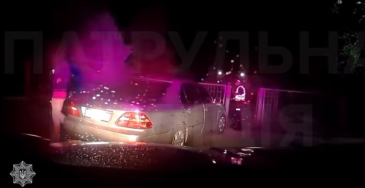 Патрульні опублікували відео, як наздоганяли п’яного водія на "Лексусі"