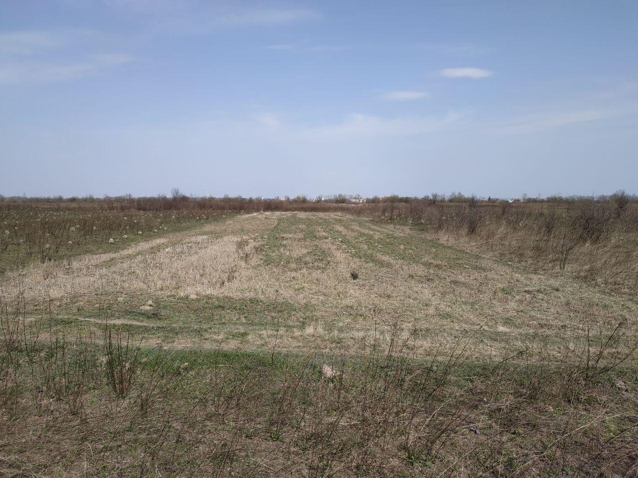 Земельну ділянку