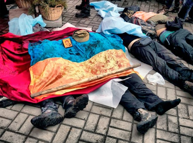 20 лютого, просочений кров’ю український прапор. Фото Jerome Sessini