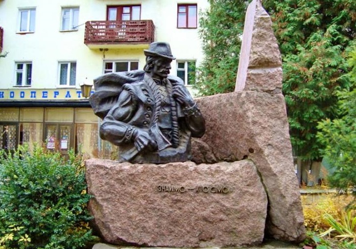 Пам’ятник Гуцулу, який створив Юрій Гав’юк
