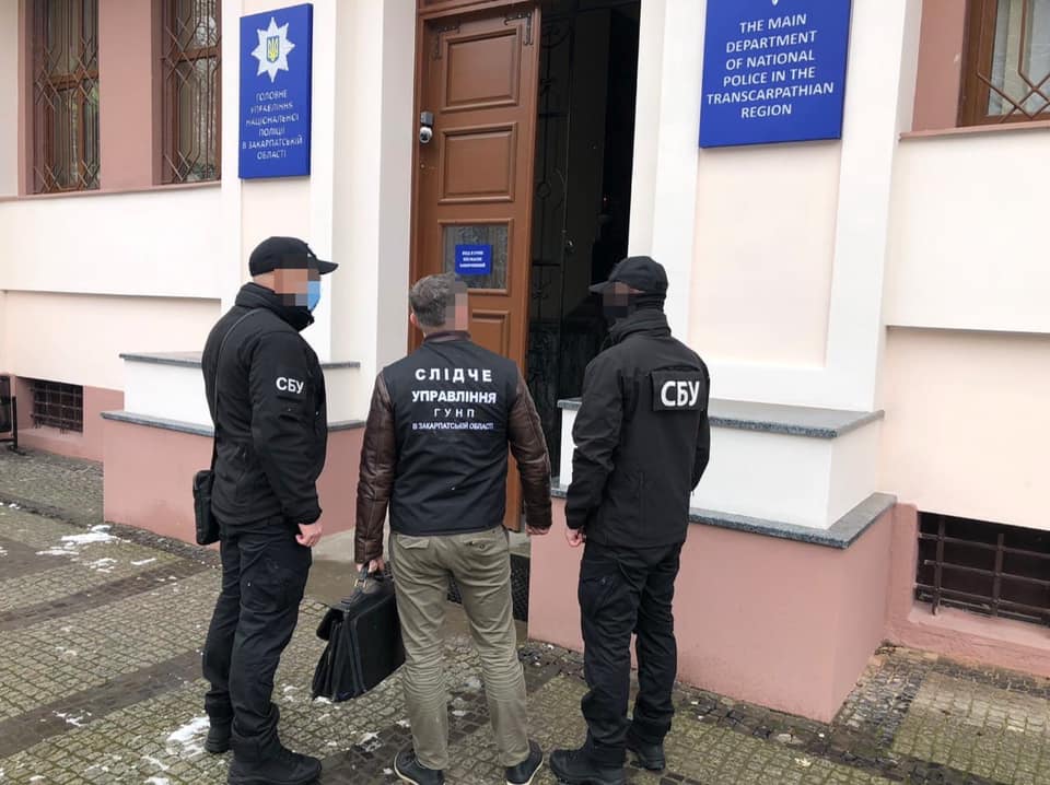 акарпатські поліцейські підозрюють директора фірми-підрядника у розтраті понад 2 мільйонів бюджетних грошей
