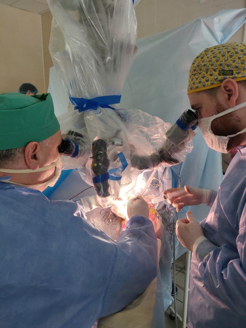 Закарпатські лікарі перші в Україні провели унікальну операцію на мозку з пробудженням