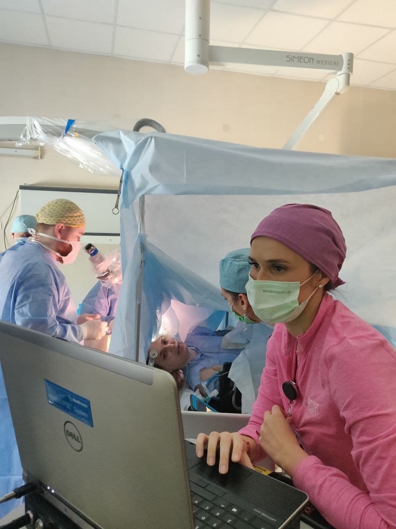 Закарпатські лікарі перші в Україні провели унікальну операцію на мозку