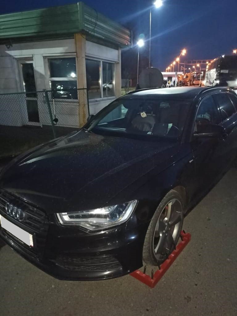 На кордоні з Угорщиною виявили Audi з перебитим VIN-кодом