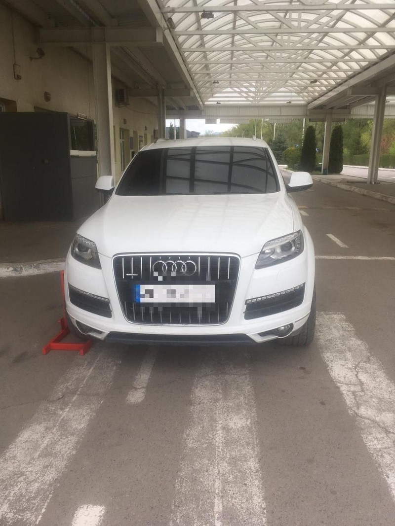 Розшукуване Інтерполом Audi-Q7 затримали на Закарпатті