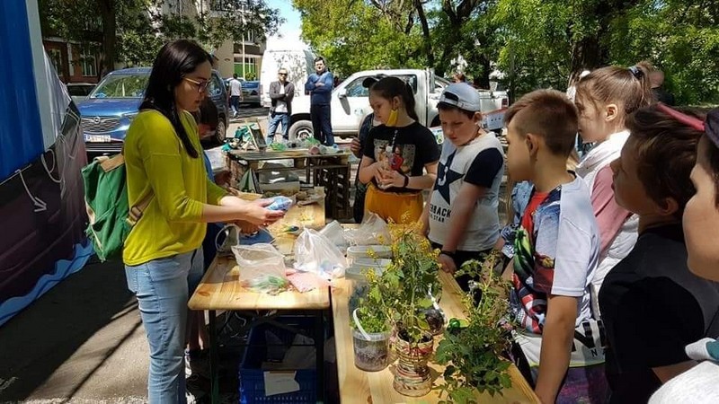 Угорська міні-лабораторія з переробки пластику побувала в Ужгороді