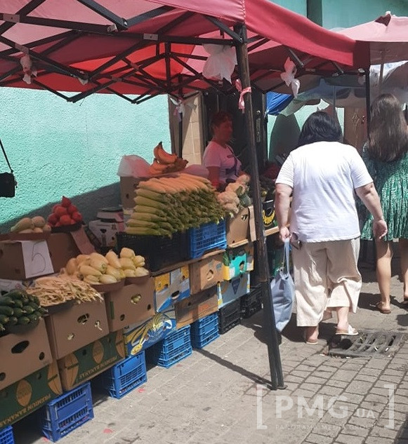 На ринку у Мукачеві вже продають свіжу кукурудзу