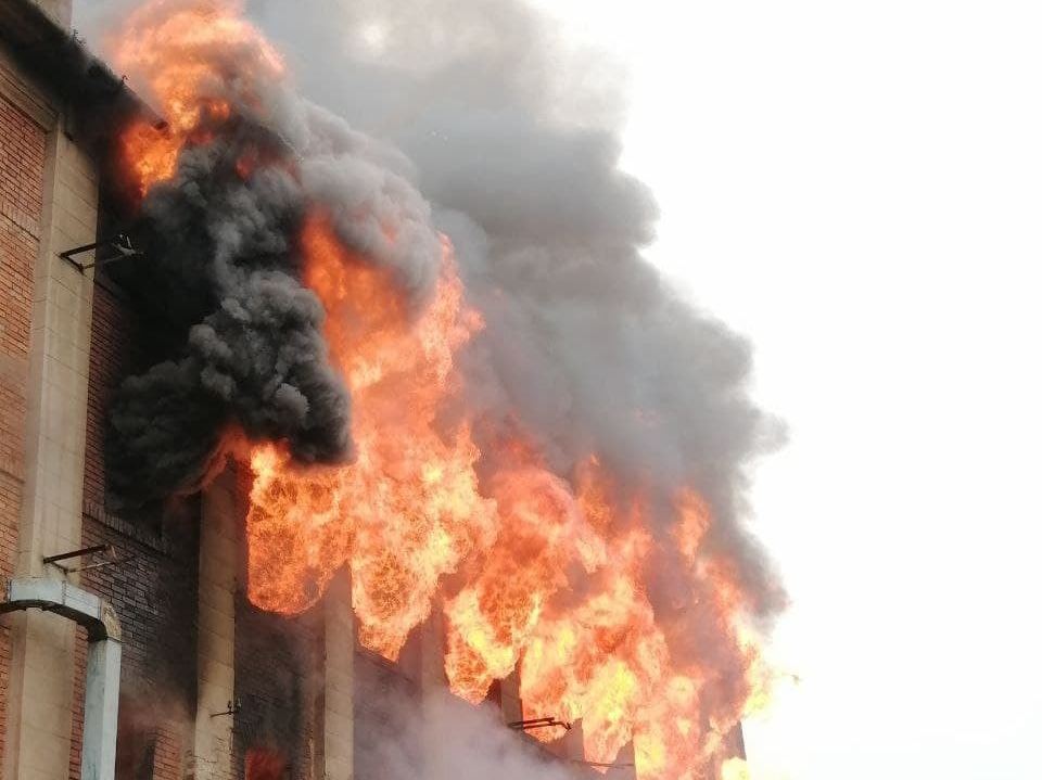 Фото моторошної пожежі в Мукачеві
