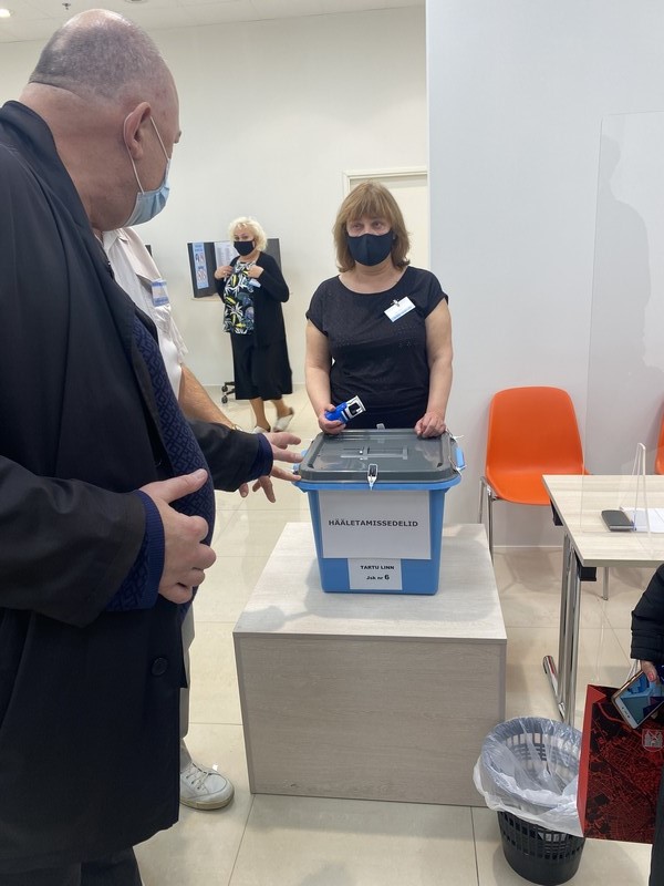 Естонці голосують у торговому центрі