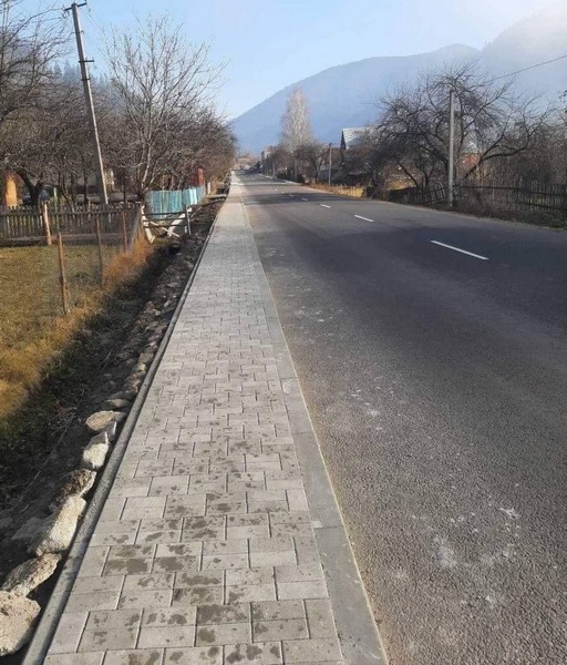 У селі на Міжгірщині облаштовують тротуари