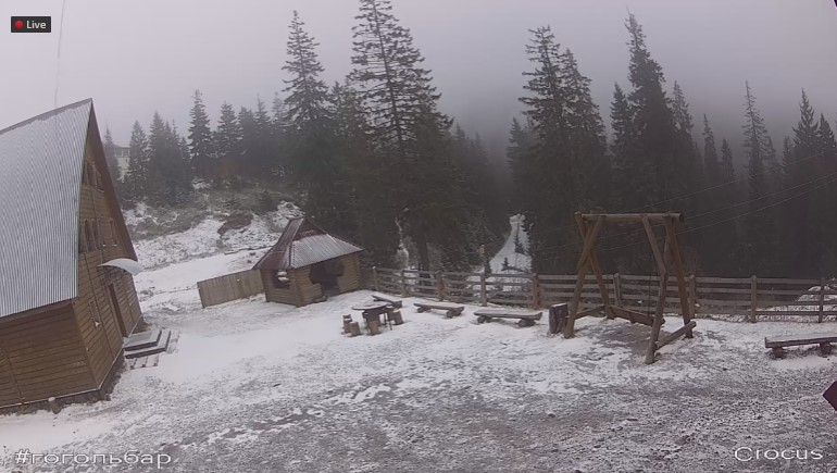 Гори Закарпаття засипає снігом: фото з онлайн-камер