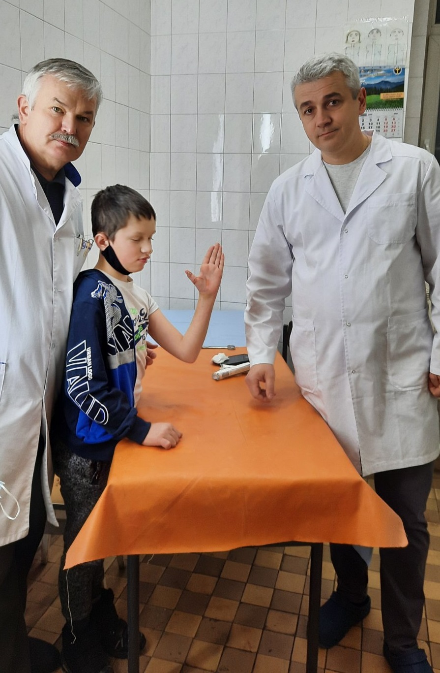 На Закарпатті 10-річний хлопчик відрубав собі палець