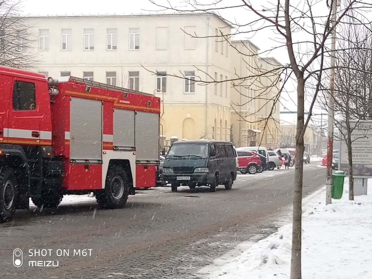 У центральній частині Мукачева поліція перекривала вулицю: що там сталось