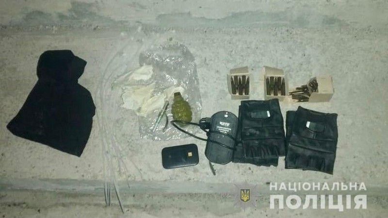 Поліція затримала озброєних чоловіків, які намагалися заїхати в Закарпатську  область