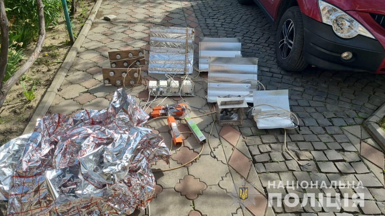 На Мукачівщині пройшли обшуки у фігурантів наркозлочинів: що знайшли правоохоронці