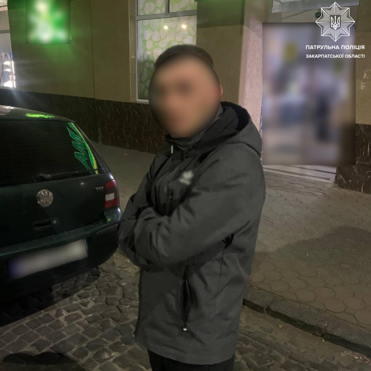 У центрі Мукачева поліція зупинила водія за порушення ПДР, а виявила заборонені речовини