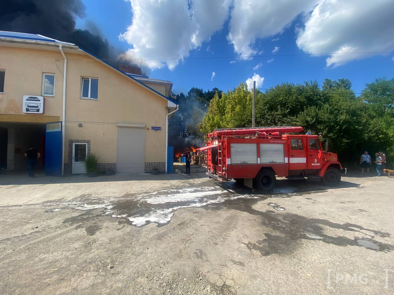 Пожежа на СТО у Мукачеві