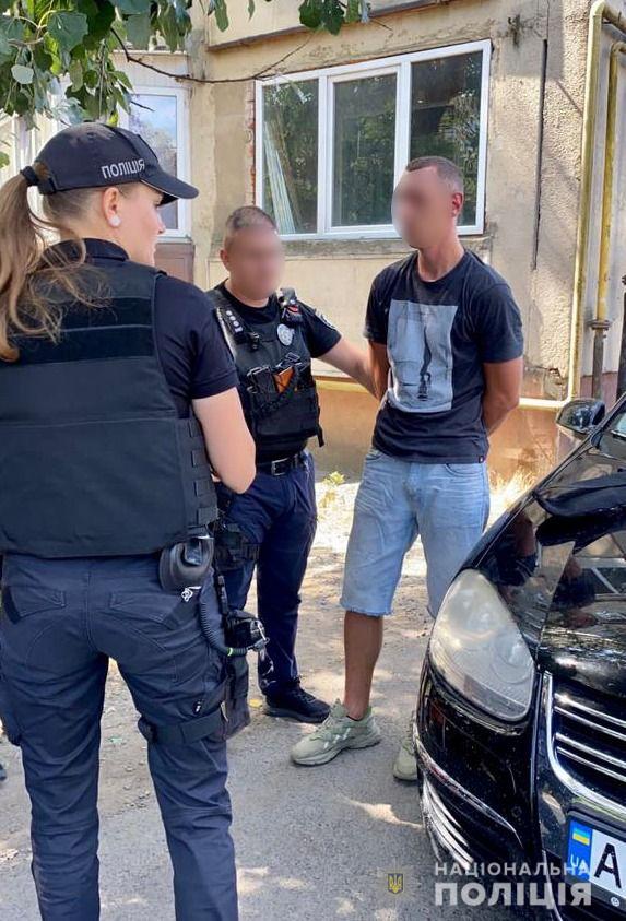 Поліція затримала чоловіка, який розповсюджував наркотики у Мукачеві