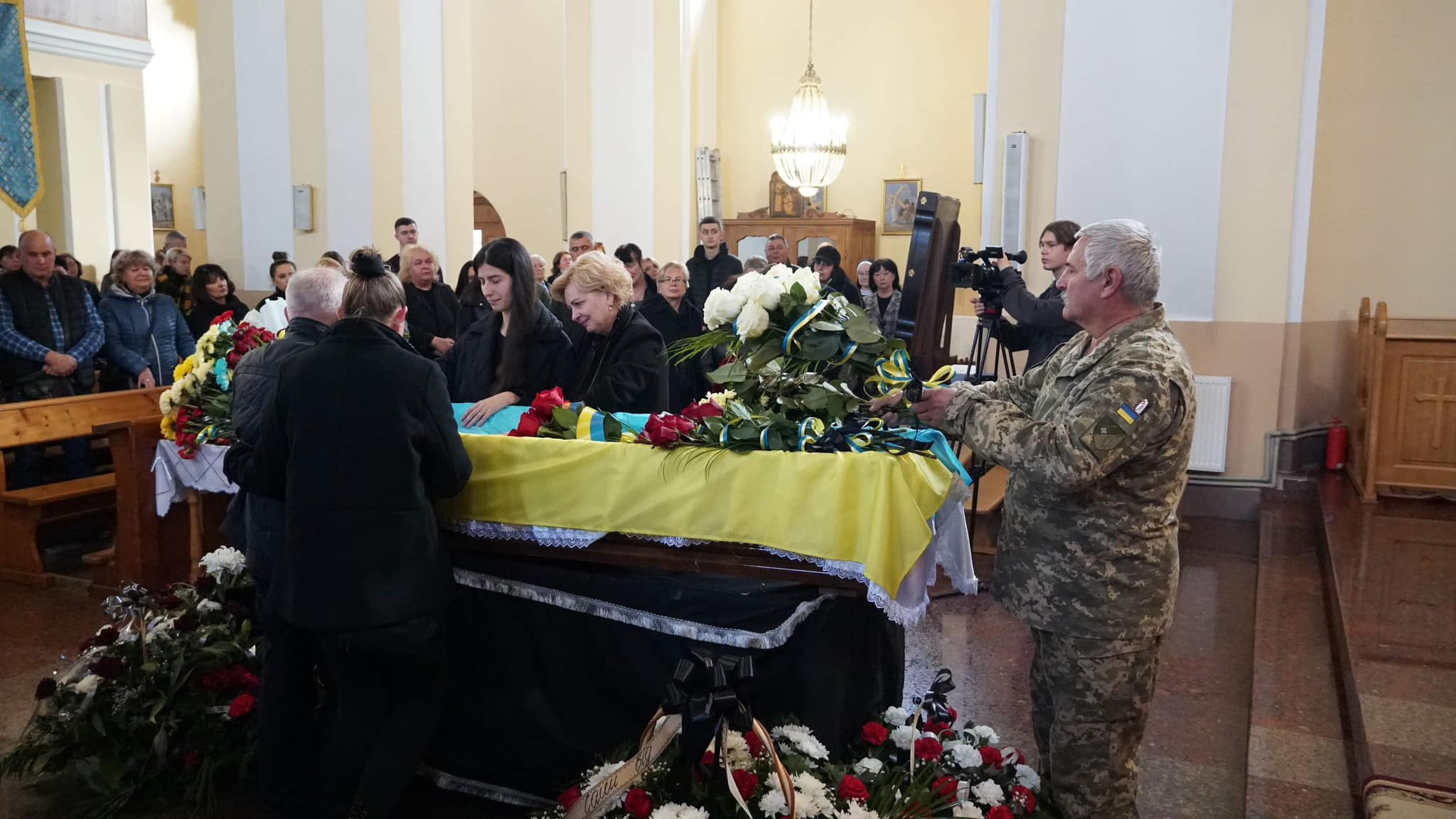 У Мукачеві попрощалися із загиблим на війні Героєм - Олександром Варгою