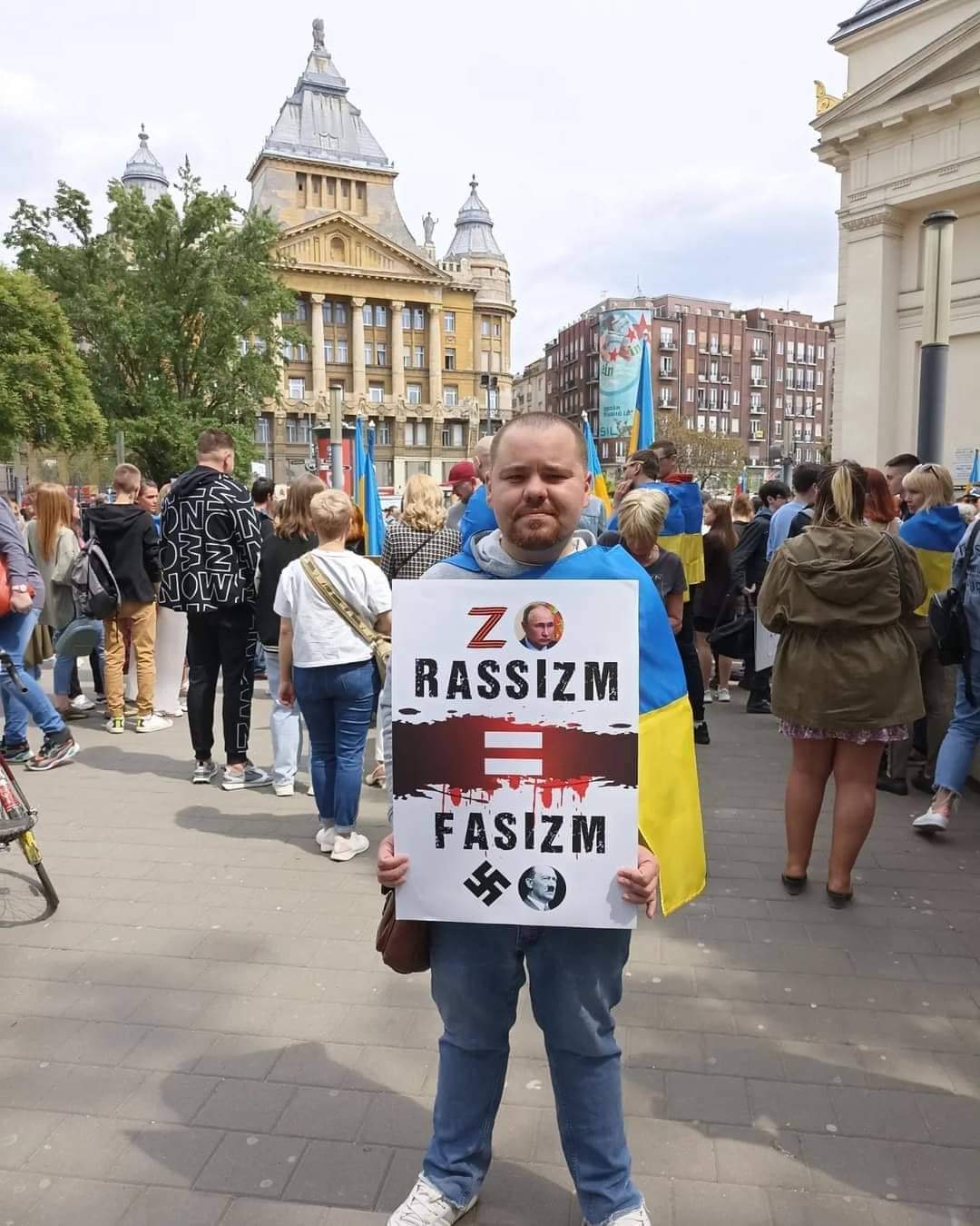 Андрій на найбільшій акції в Будапешті на площі Ференца Деяка 30-го квітня