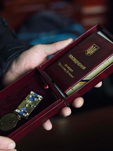 Військовослужбовця 128-ої бригади Михайла Батрина нагородили медаллю