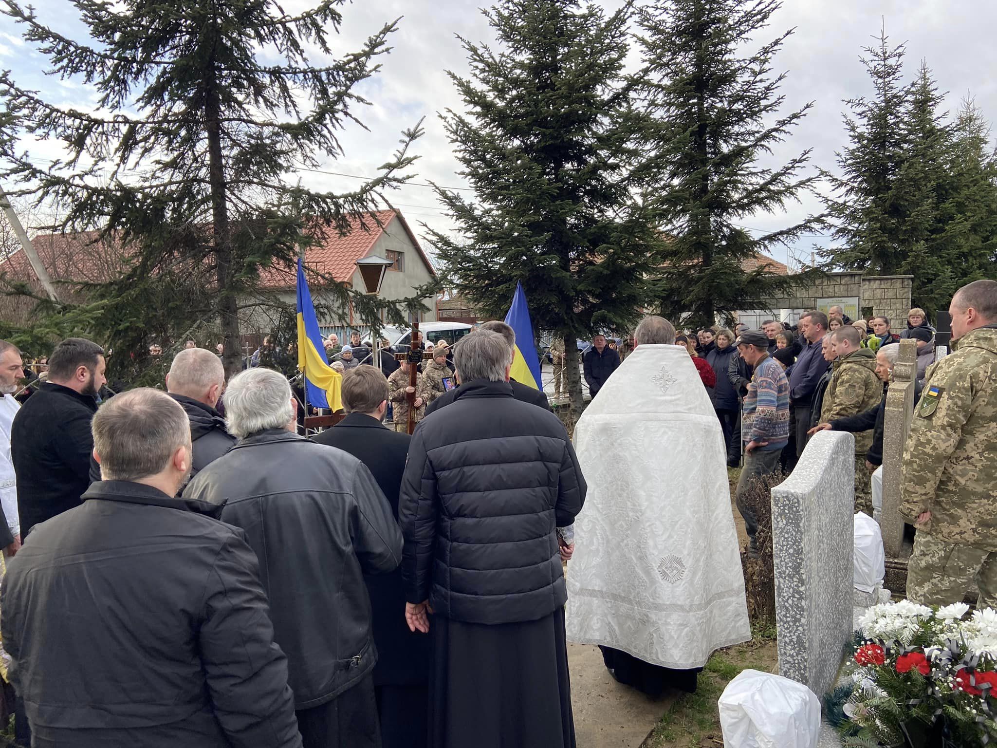 У Берегові поховали загиблого на війні воїна 128-ї бригади Андрія Кривого