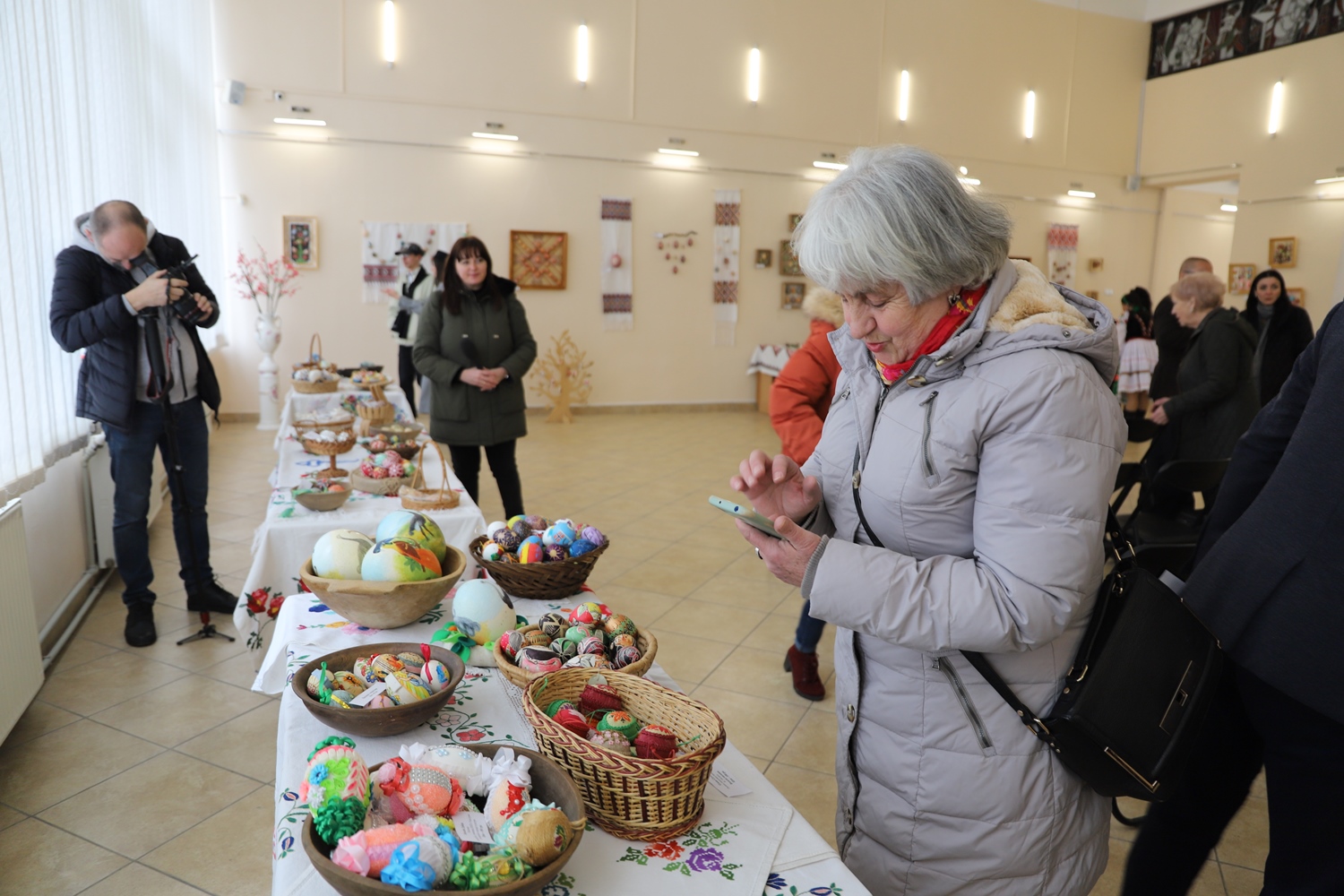 В Ужгороді стартувала благодійна виставка-продаж 